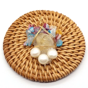 Pendentif en forme de raisin fait main avec perles d'eau douce et pierre citrine