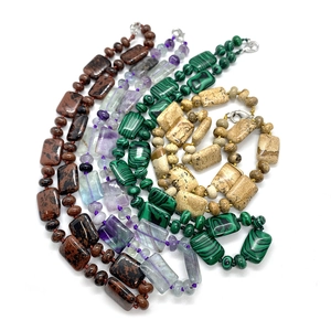 Collier en malachite et oeil de tigre avec perles rectangulaires et fermoir mousqueton