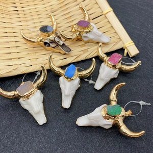 6 pieces of resin bull skull pendants with golden horns and colorful inlaid crystals