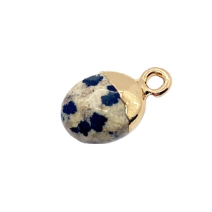 Ovale dalmatiër jaspis hanger met gouden zetting en oogje voor het maken van sieraden