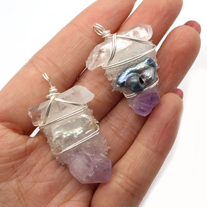 Pendentifs artisanaux en cristal naturel enroulés de fil avec perles d'eau douce, lot de 2