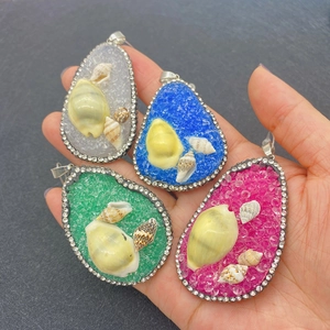 Ensemble de pendentifs goutte en résine avec pierre naturelle, coquillage et strass