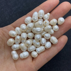 Perle d'acqua dolce naturali bianche in forma irregolare per creazione di gioielli
