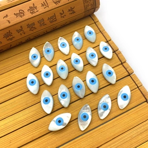 Natural sea shell Evil Eye eye-shaped beads on a bamboo mat for DIY jewelry making