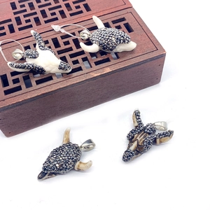 Ciondolo a Forma di Teschio di Testa di Mucca in Acrilico Bohemien con Intarsi in Strass Pendente per Creazione Gioielli DIY