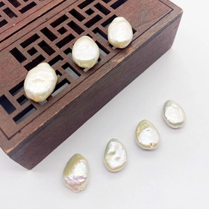 Perles d'eau douce baroques naturelles de 12x15mm avec éclat irisé en boîte bois
