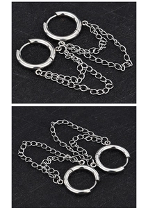 Detalle de pendientes de doble cadena estilo punk con aro de plata pulida brillante