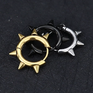Dreiteiliges Set aus spitzen Creolen aus poliertem Edelstahl in Gold, Schwarz und Silber