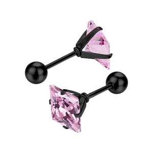 Détail de boucles d'oreilles zircon rose avec serti griffes noir et fermoir à vis à bille