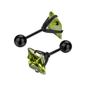 Détail macro de boucles d'oreilles carrées en titane noir avec zircon vert et fermoir boule
