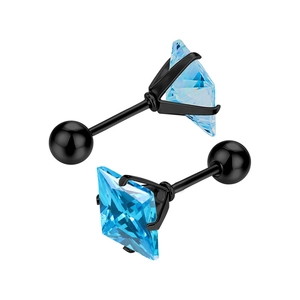Détail de boucles d'oreilles carrées en zircon et acier titane noir avec fermoirs boules