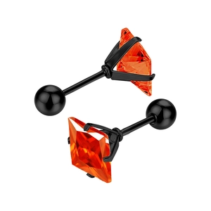 Vue macro de boucles d'oreilles carrées noires avec zircon orange et fermoir à bille