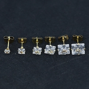 Quadratische Zirkonia-Ohrstecker aus goldenem Edelstahl in sechs verschiedenen Größen
