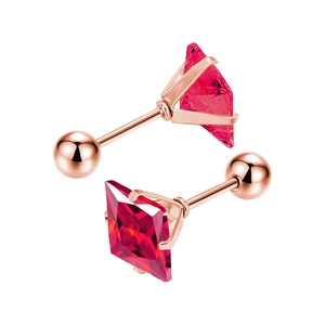 Détails des boucles d'oreilles or rose avec zircon rouge carré et fermoir à bille vissée