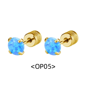 Détail de boucles d'oreilles en opale et acier doré 3-5mm avec fermoir à vis sécurisé