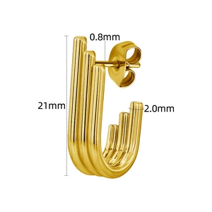 Orecchini minimalisti in acciaio al titanio dorato a forma di U con texture a righe 21 mm