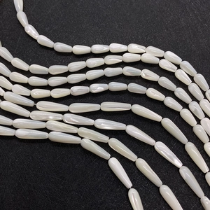 Perle di conchiglia bianca naturale a forma di goccia per accessori gioielli fai da te