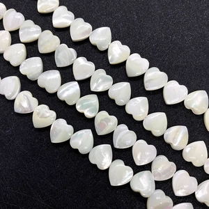 Perline di conchiglia naturale a forma di cuore per creazione gioielli e fai da te