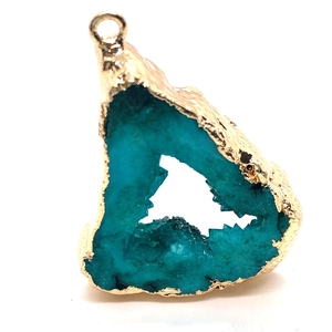 Pendentif ovale en cristal naturel bleu lac avec bordure et anneau en métal doré