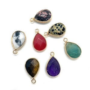 Lot de 7 pendentifs en pierre naturelle facettée en forme de goutte d'eau dorée