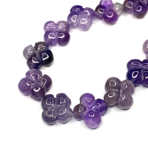 Perline di ametista viola a forma di quadrifoglio con finitura lucida semitrasparente