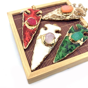 Pendentifs pointe de flèche en pierre naturelle plaqué or avec cristaux de quartz pour bijoux