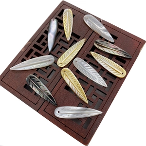 Natuurlijke schelpen hangers in bladvorm van parelmoer voor DIY sieraden maken