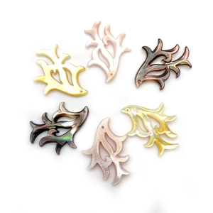 Pendentifs en coquillage naturel poli de diverses couleurs pour création de bijoux DIY