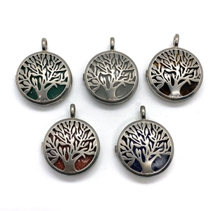 Set van vijf vintage zilveren levensboom medaillon hangers met kleurrijke natuursteen inlays
