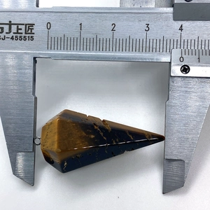 Λήψη macro κωνικού μενταγιόν ματιού τίγρης 38mm μετρημένου με ψηφιακό παχύμετρο