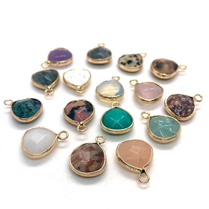 Pendentifs gouttes en pierre naturelle facettée avec bords dorés pour création de bijoux