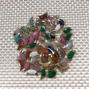 Pendentifs demi-lune en pierre facettée avec bords dorés pour la création de bijoux
