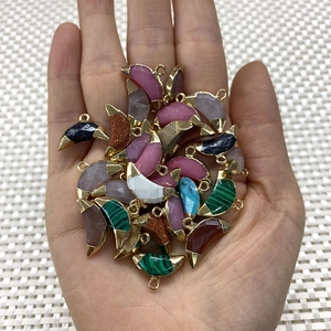 Pendentifs en pierre naturelle en forme de croissant avec bords dorés pour bijoux