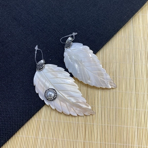 Natural shell leaf pendants with inlaid diamonds and grey pearl for DIY jewelry making