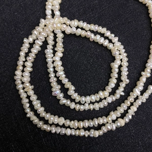 Macro-opname van 3-4mm natuurlijke zoetwaterparels voor DIY sieraden maken