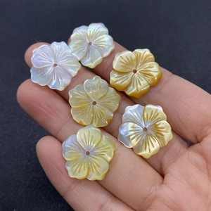 Cuentas de flores de nácar dorado de 18mm para la creación de joyas hechas a mano