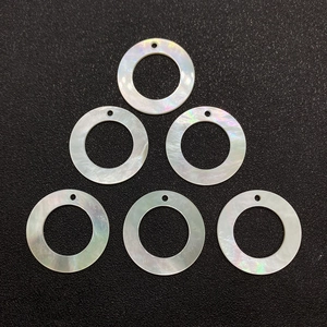 Weiße irisierende Naturmuschel 20mm Rundring-Anhänger für DIY-Schmuckherstellung 6er-Set