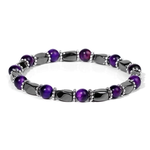 Detailed view of tiger eye beads and metallic hematite spacers on the elastic bracelet