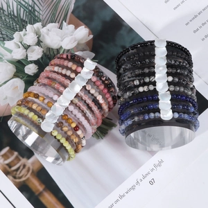 Naturstein 4mm Perlenarmband mit Muschel-Eule Charm elastisches Damen Armband