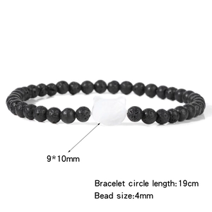 Elastisches 4mm Lavastein-Perlenarmband mit einem 10mm Katzenkopf-Anhänger aus Muschel