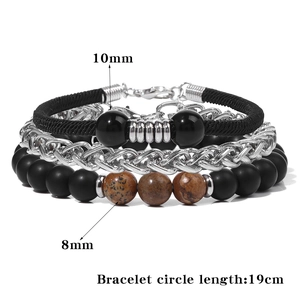 Dettaglio del set di 3 bracciali con perle da 8mm e 10mm con maglie di catena in argento