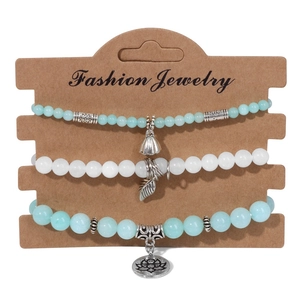 Lot de trois bracelets en perles bleu clair avec pendentif feuille et breloque lotus