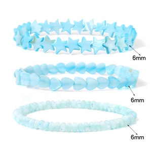 Driedelige lichtblauwe schelp kralen armbanden set met ster hart en ronde 6mm kralen