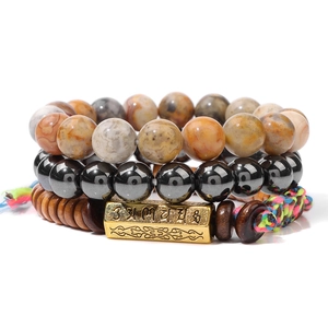 Ensemble de trois bracelets en perles de pierre oeil de tigre et bois avec cylindres mantra