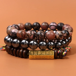 Ensemble de trois bracelets ethniques avec perles œil de tigre et tube mantra gravé