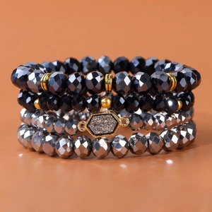 Set de 4 bracelets chic en perles de cristal facettées avec pendentif hexagonal doré