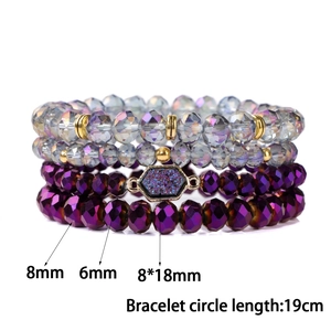 Ensemble de quatre bracelets multicouches en perles de cristal facettées violettes