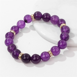 Bracelet minimaliste en perles de pierre violettes de 10mm avec séparateurs en strass dorés