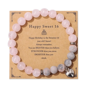 Bracelet en quartz rose avec pendentif cœur sur carte cadeau Happy Sweet 16 ans