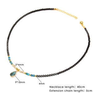 4mm zwarte hematiet kralenketting met blauwe druppelhanger en gouden karabijnsluiting